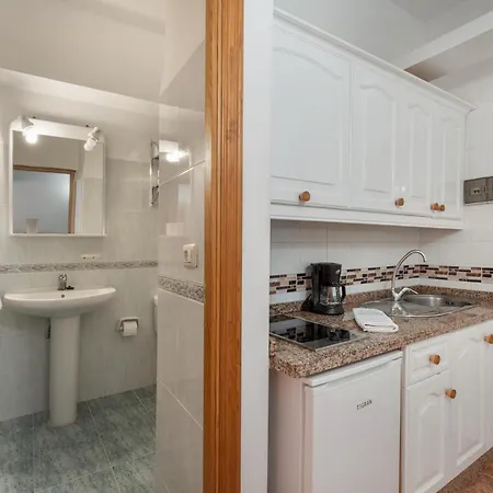 Martin - 24 * Puerto De Naos